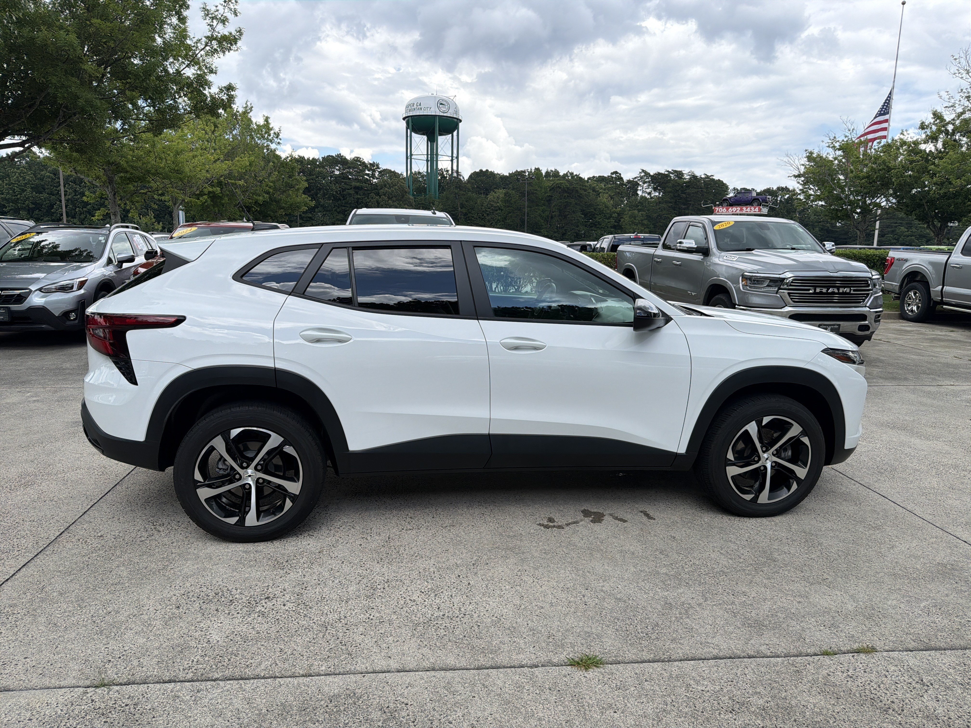 Used 2024 Summit White Chevrolet 1RS image 7
