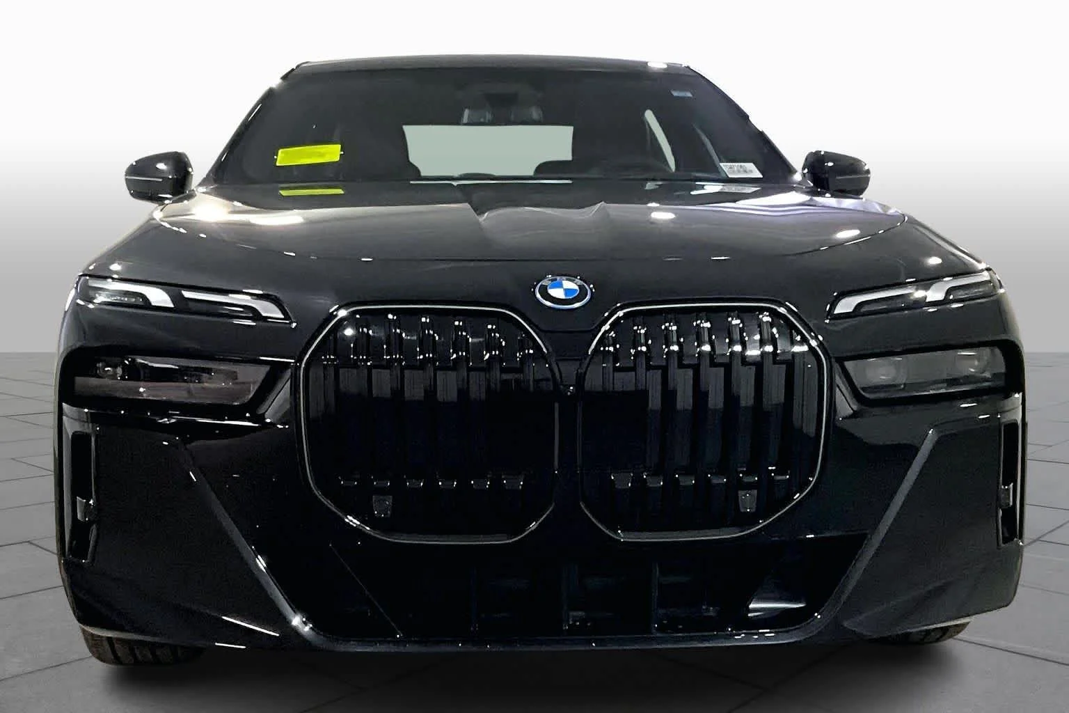 New 2026 Black Sapphire Metallic BMW 750e xDrive image 2