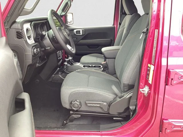 New 2026 Tuscadero Pearlcoat Jeep 4-DOOR SAHARA image 10