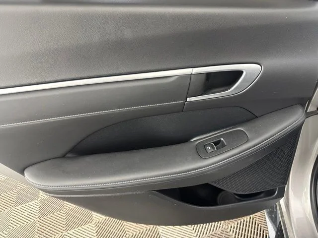 Used 2022 Silver Hyundai Limited image 22