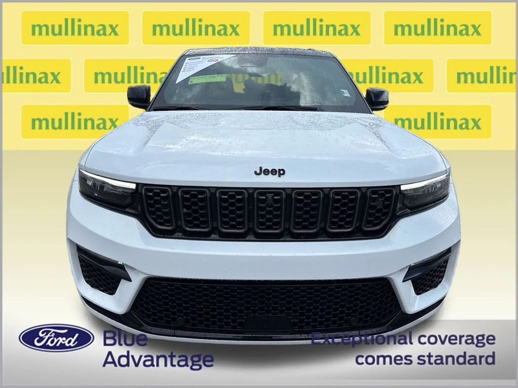 Certified Used 2025 White Jeep Summit Reserve image 12