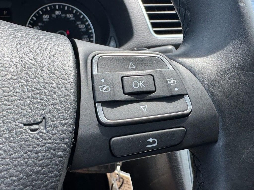 Used 2013 Black Volkswagen 2.5 SE image 18