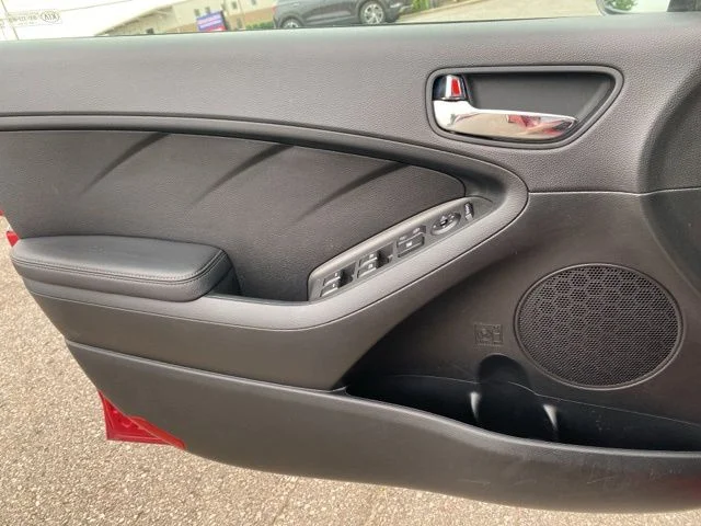 Used 2015 Red Kia EX image 16