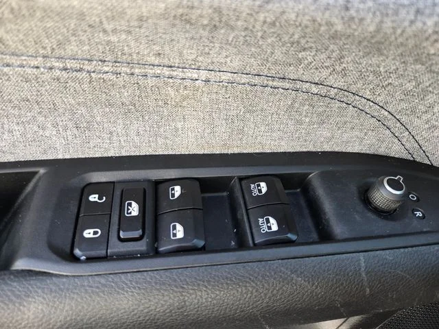 Used 2024 White Jeep Latitude image 36