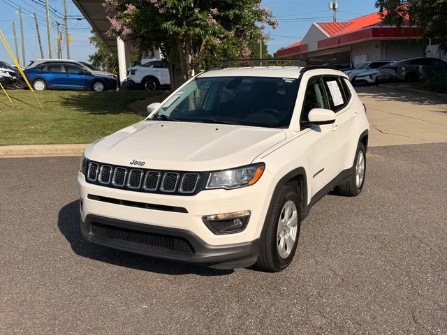 Used 2019 White Jeep Latitude image 1