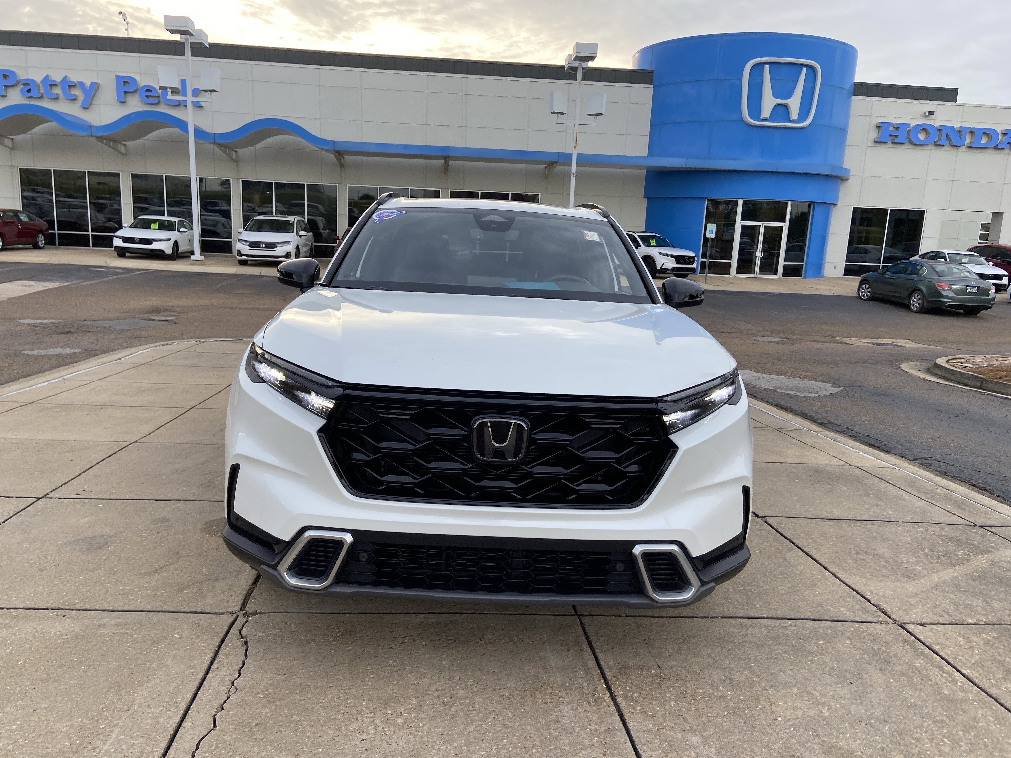 Used 2024 Platinum White Pearl Honda Sport Touring image 3