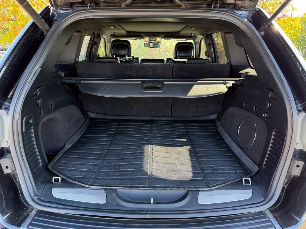 Used 2016 Brilliant Black Crystal Pearlcoat Jeep Overland image 10
