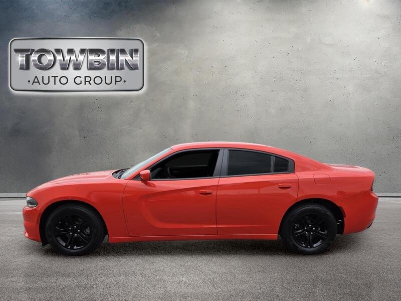 Used 2022 Orange Dodge SXT image 8