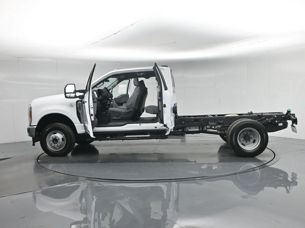 New 2025 White Ford XL image 31