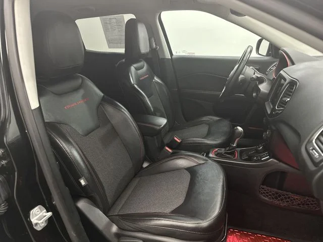 Used 2019 Black Jeep Trailhawk image 27