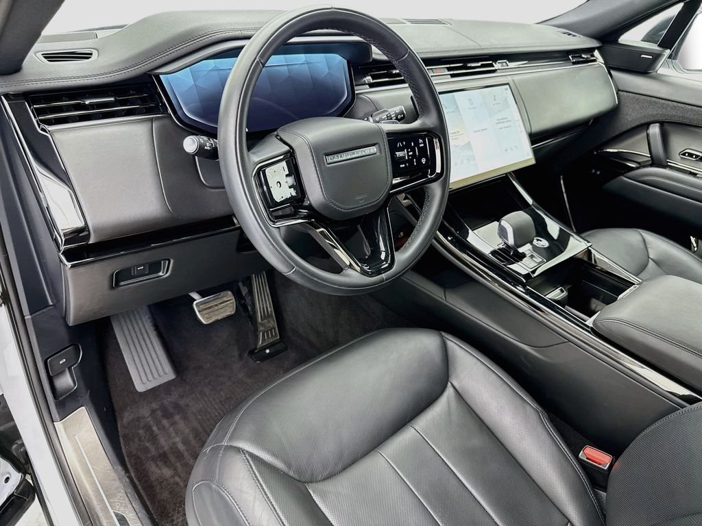 Certified Used 2025 Fuji White Land Rover Dynamic SE image 9