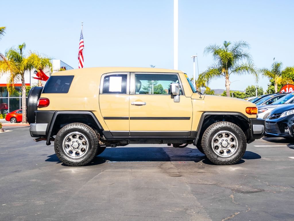 Used 2012  Toyota Base image 18