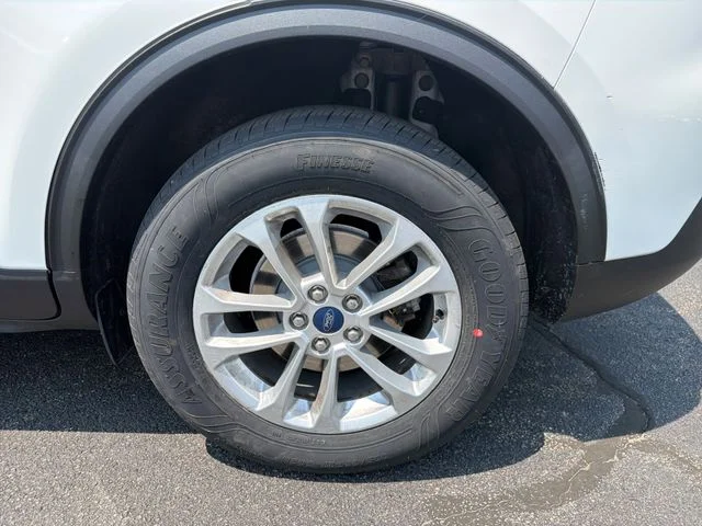 Certified Used 2020 White Metallic Ford SE image 19