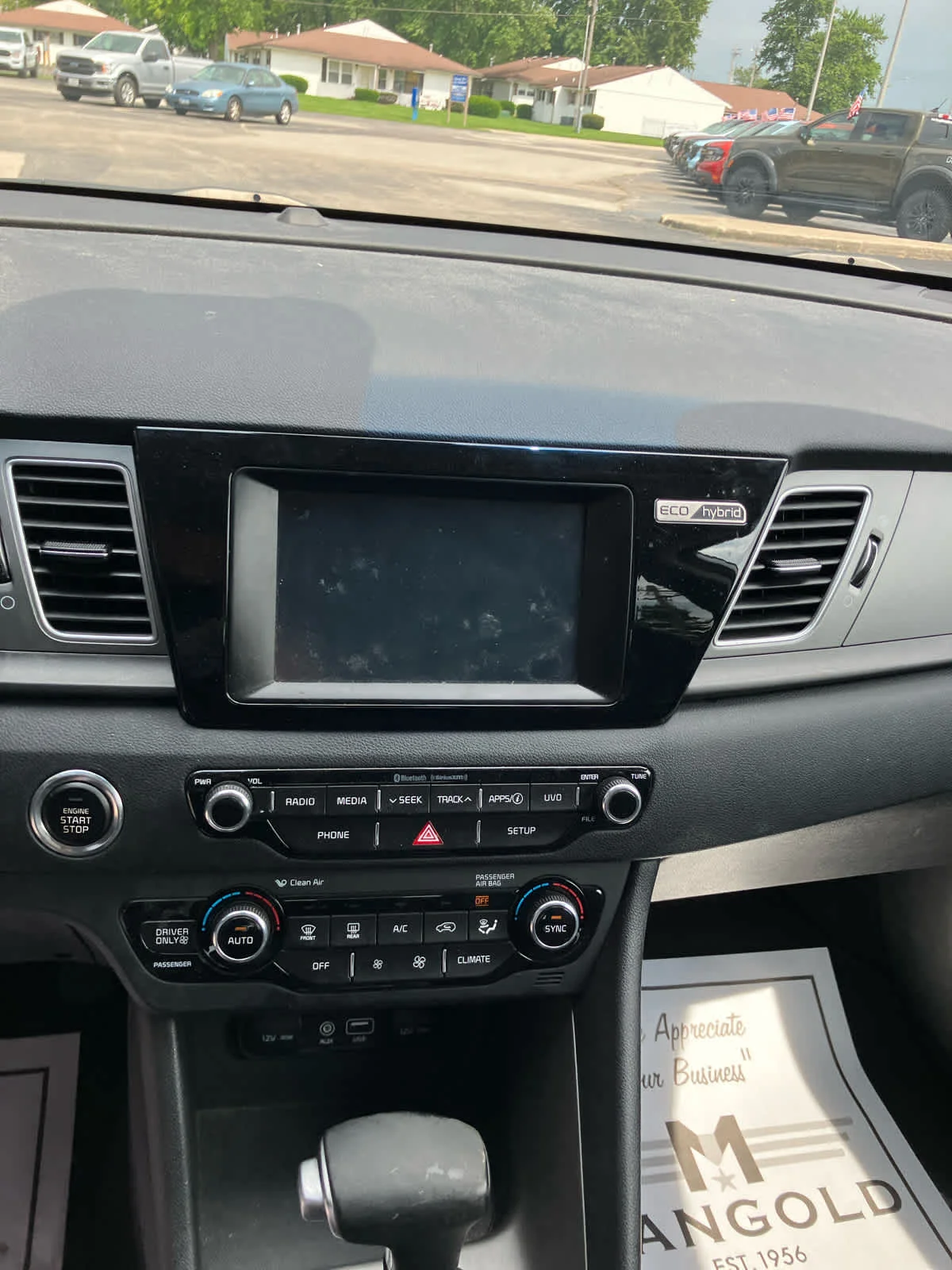 Used 2018 Silky Silver Kia LX image 11