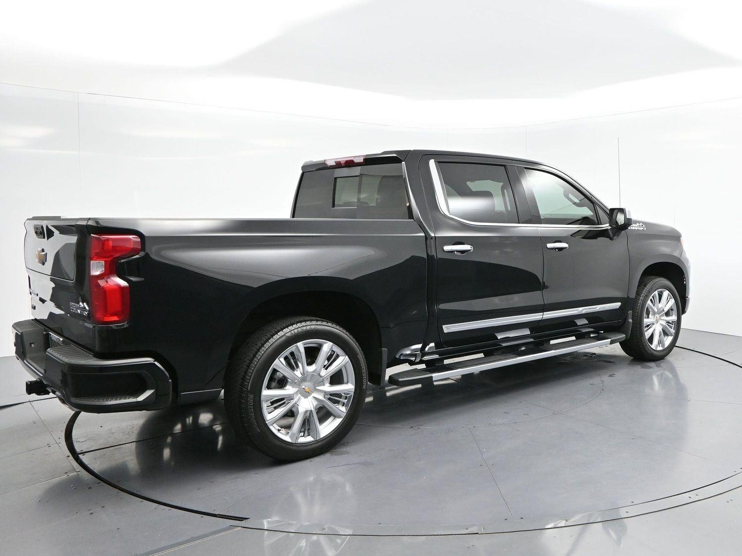 Used 2025 Black Chevrolet High Country image 7