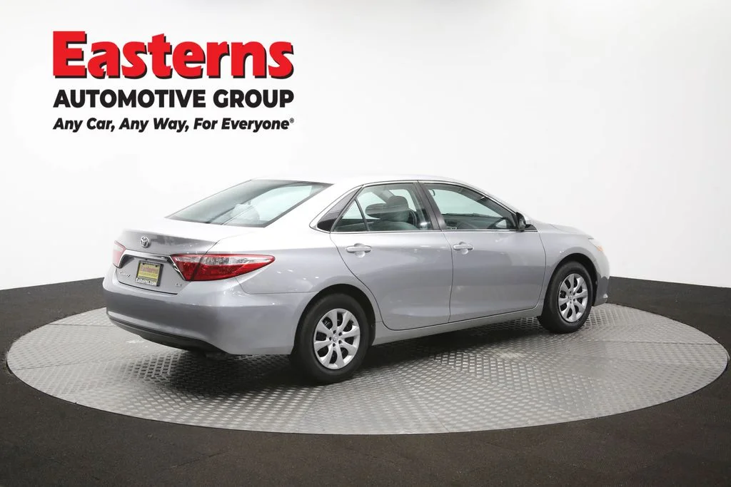 Used 2015 Silver Toyota LE image 40