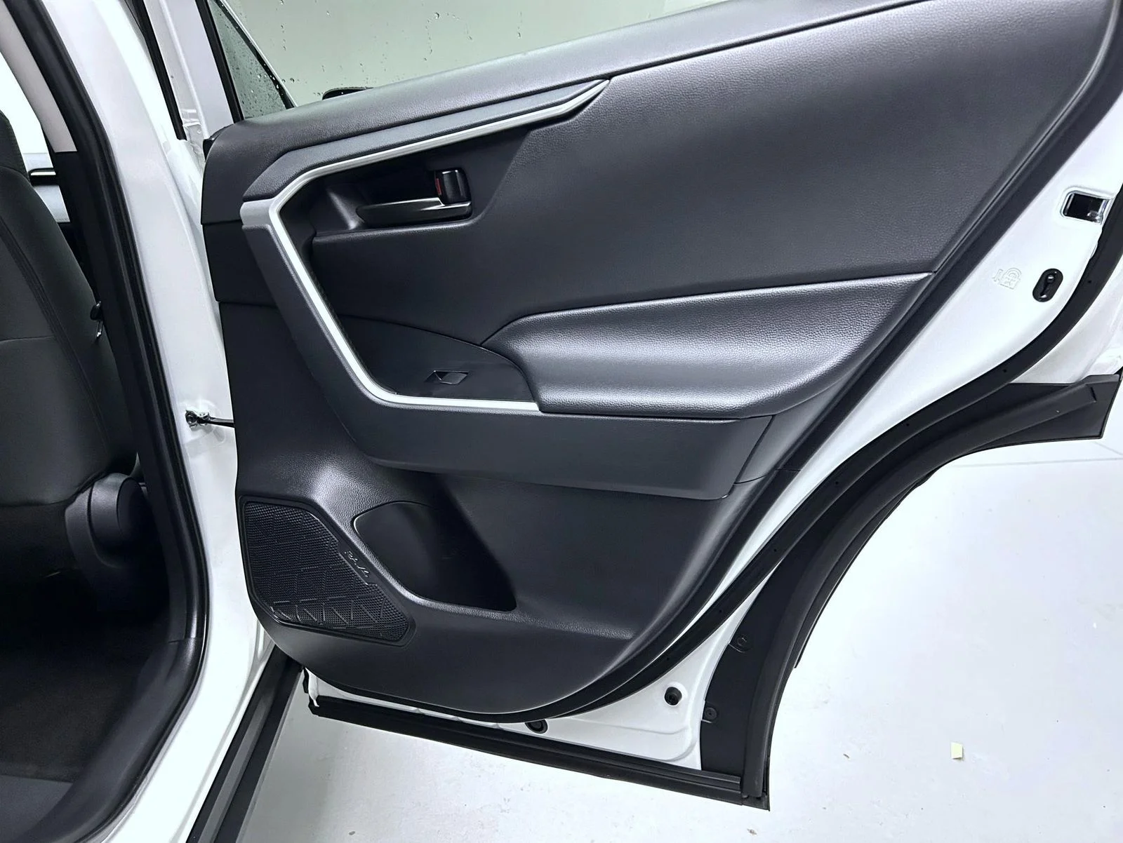 Used 2025 White Toyota LE image 17
