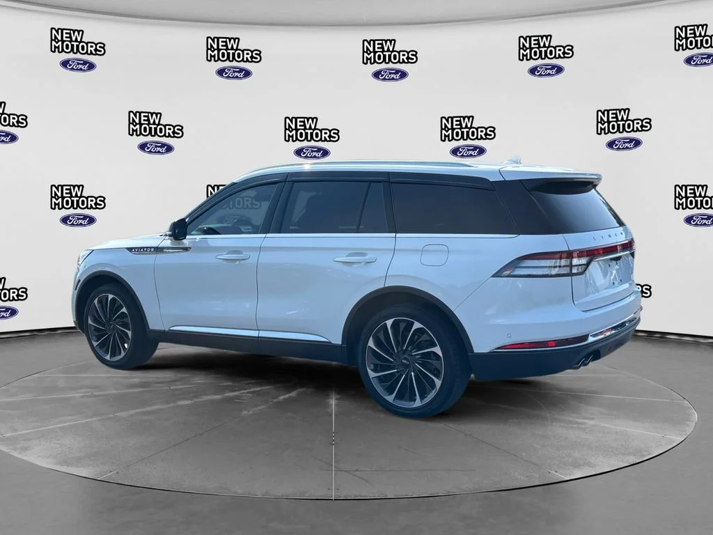 Used 2020 White Metallic Lincoln Reserve image 3