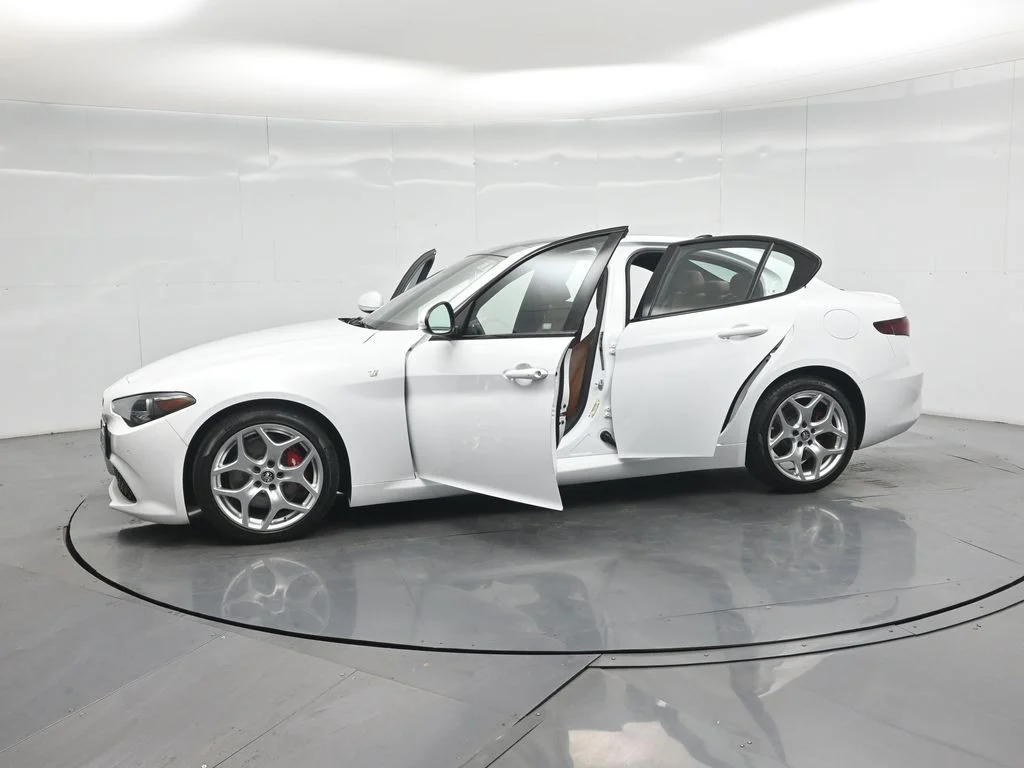 Used 2022 White Alfa Romeo Ti image 33