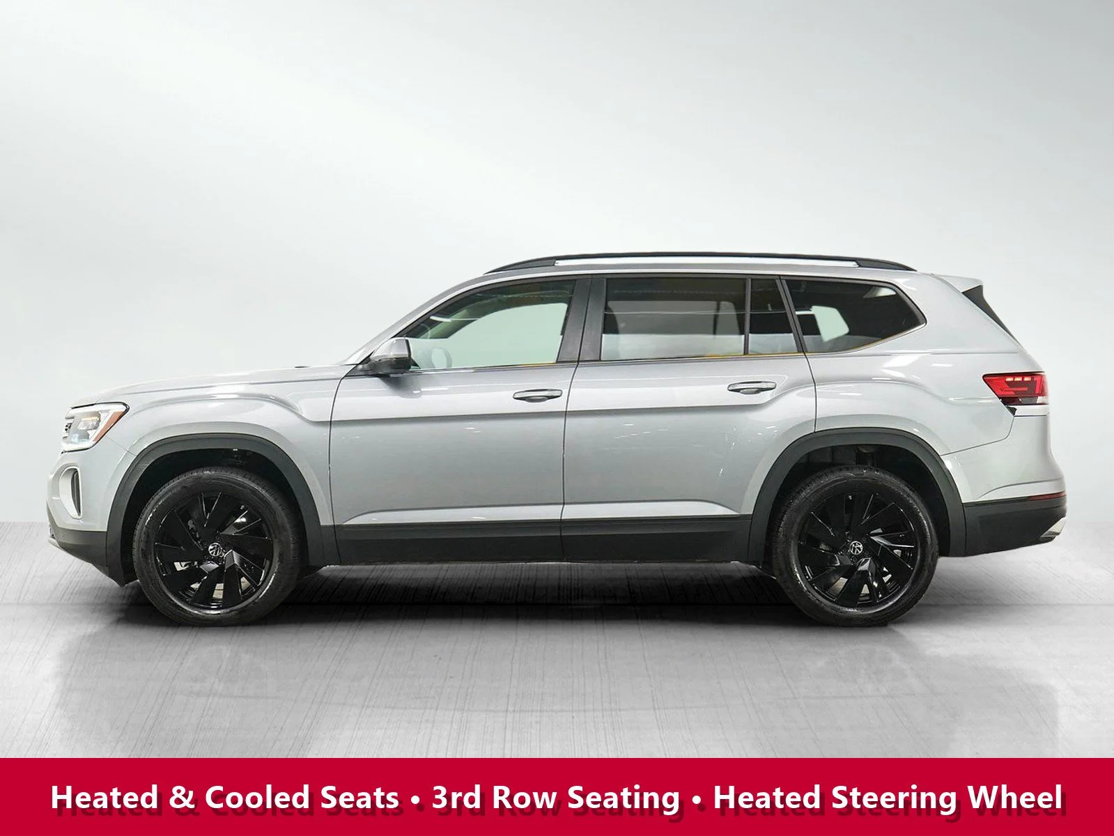 Used 2026 Volkswagen Atlas SE w/Tech with VIN 1V2HN2CA9TC523586 for sale in Burnsville, Minnesota