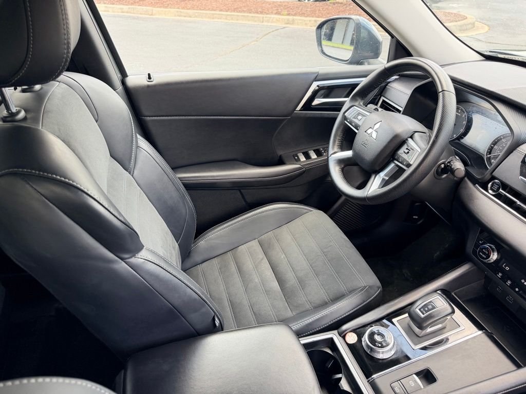 Used 2024 Blue Mitsubishi SE image 13