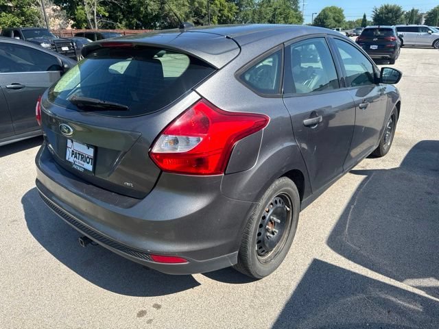Used 2012 Grey Ford SE image 6