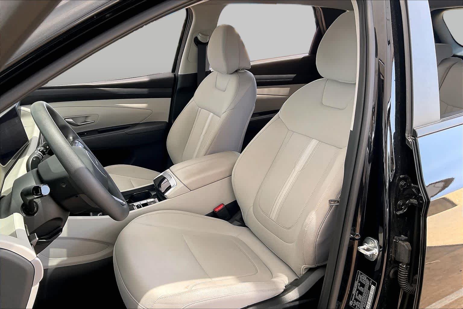 Used 2025 Phantom Black Hyundai SEL image 9