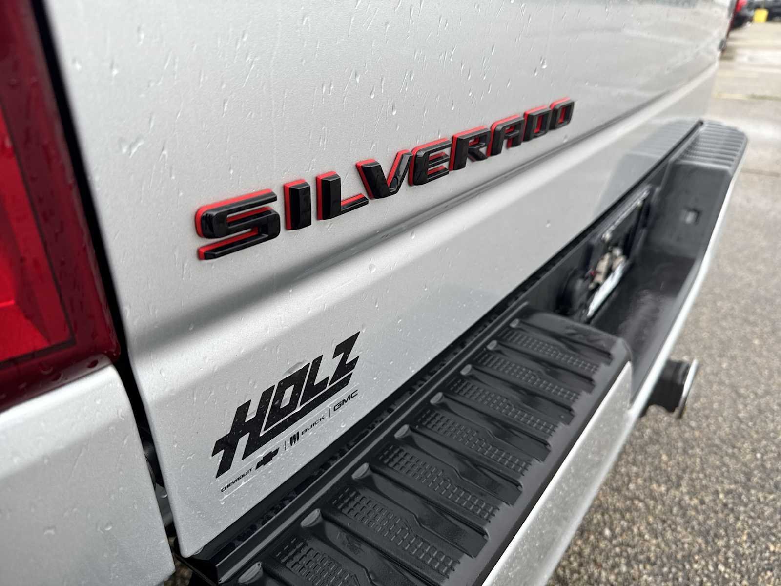Used 2022 SILVER ICE METALLIC Chevrolet RST image 36