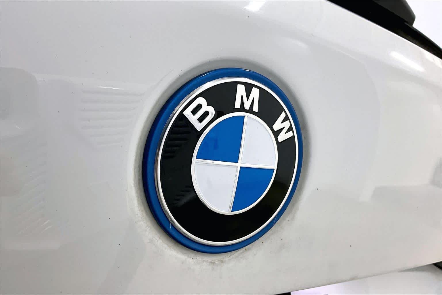 Used 2023 Alpine White BMW xDrive45e image 30