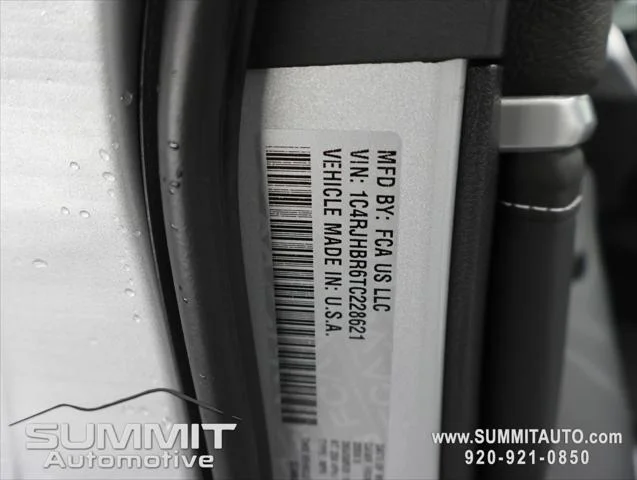 New 2026 Silver Zynith Exterior Paint Jeep Limited image 73