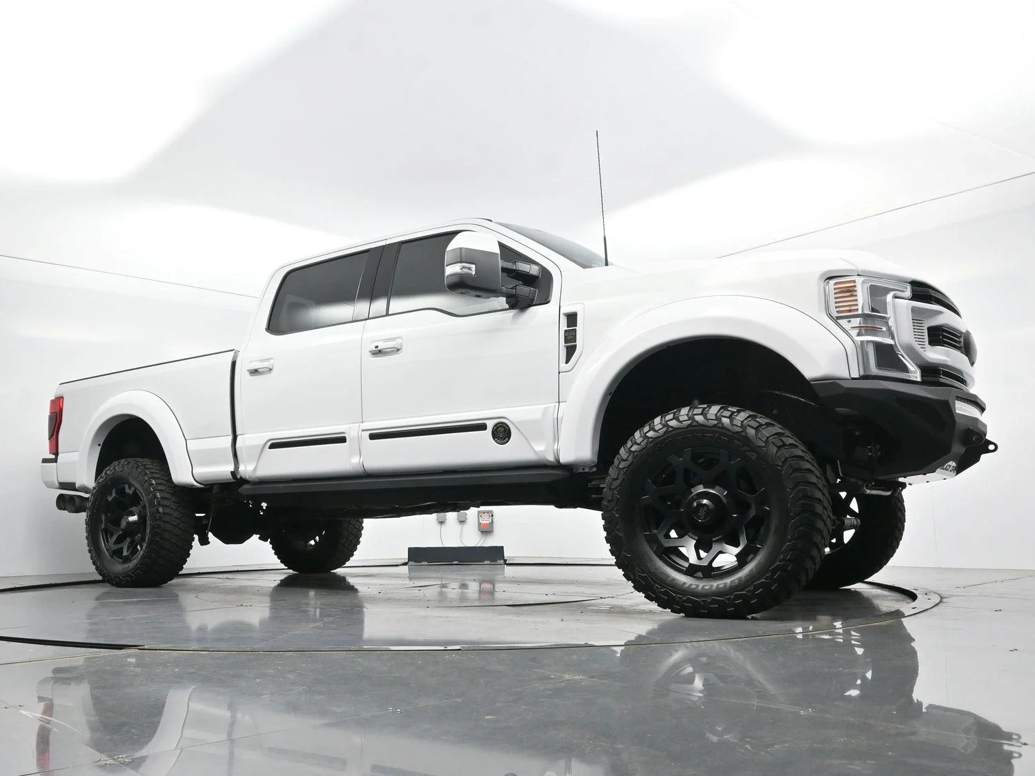 Used 2022 White Ford XL image 51