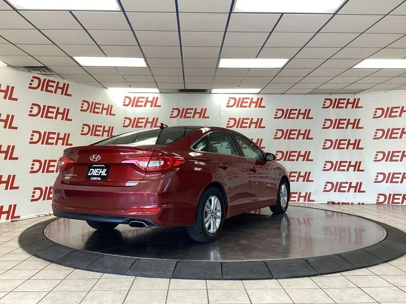 Used 2015 Red Hyundai SE image 7