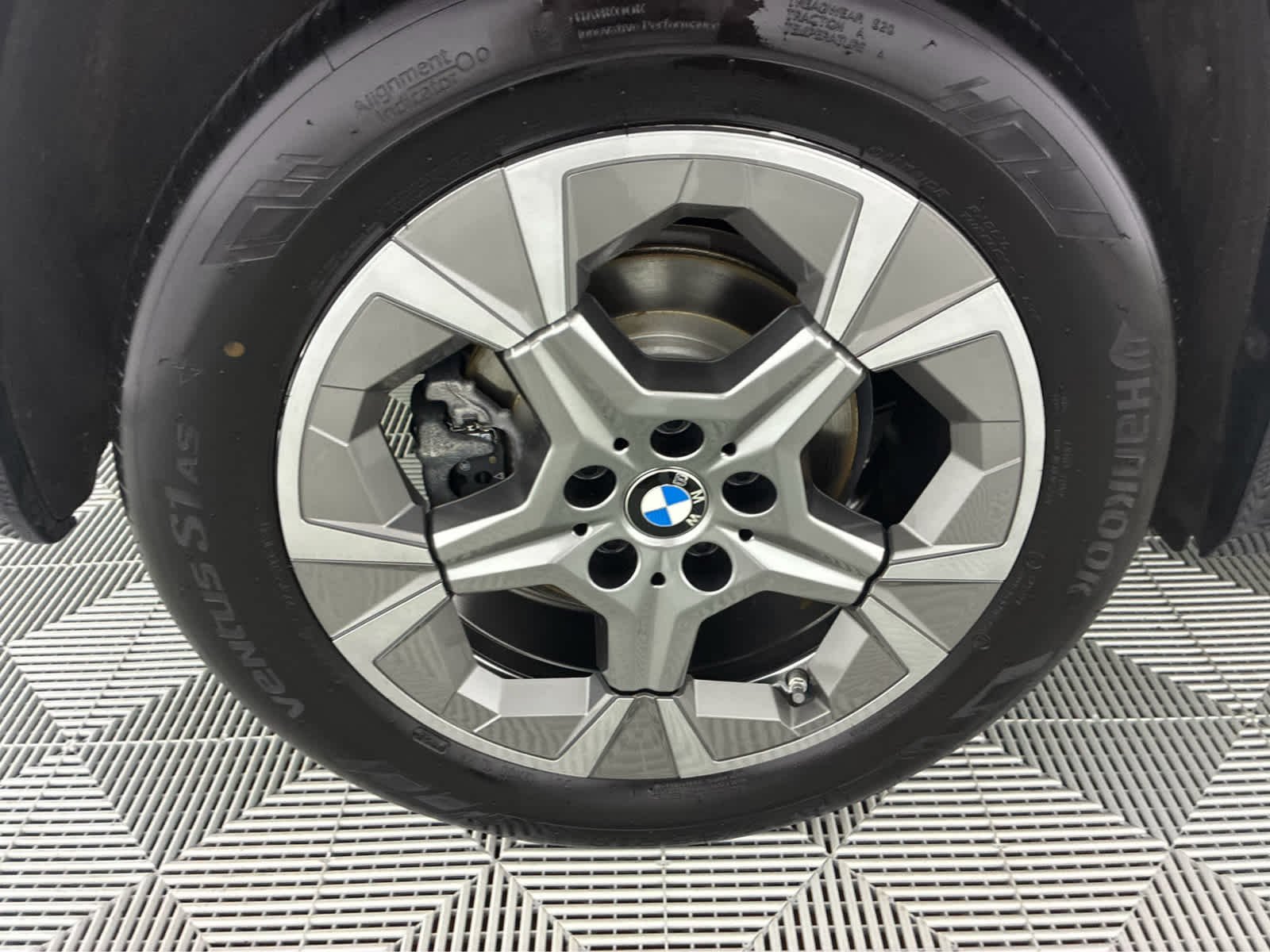 Used 2026 Mineral White Metallic BMW xDrive28i image 12