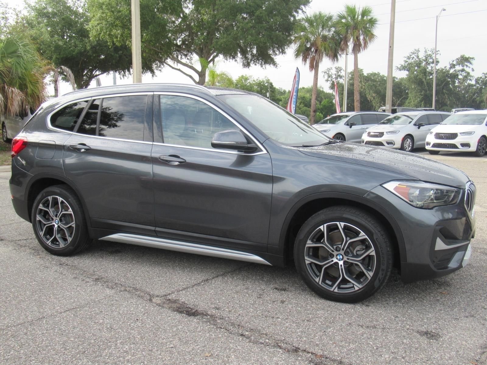 Used 2022 Gray BMW sDrive28i image 2