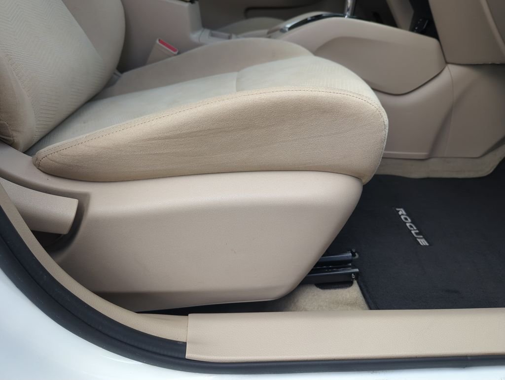Used 2015 White Nissan SV image 36