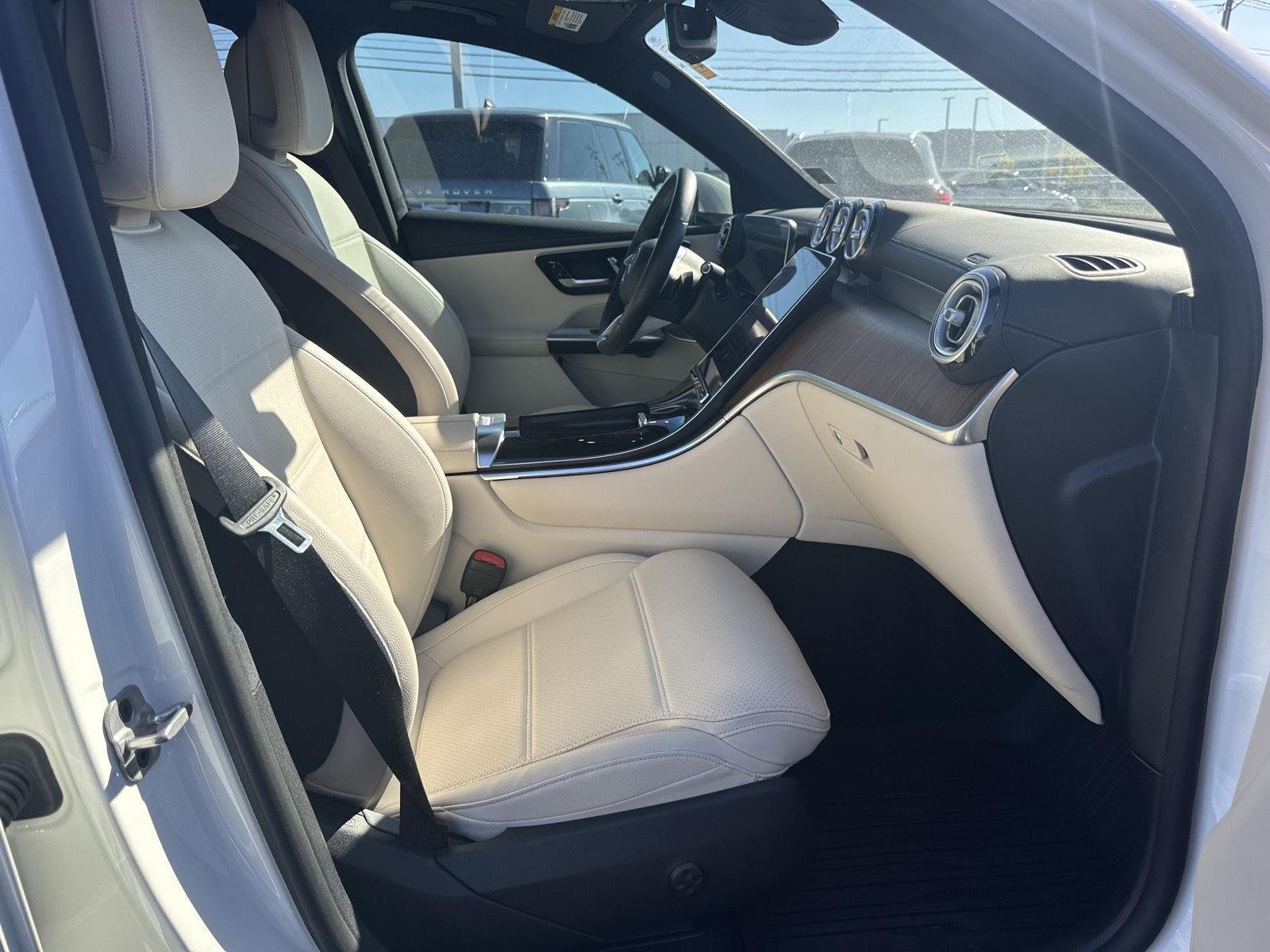 Used 2023 Polar White Mercedes-Benz GLC 300 image 14