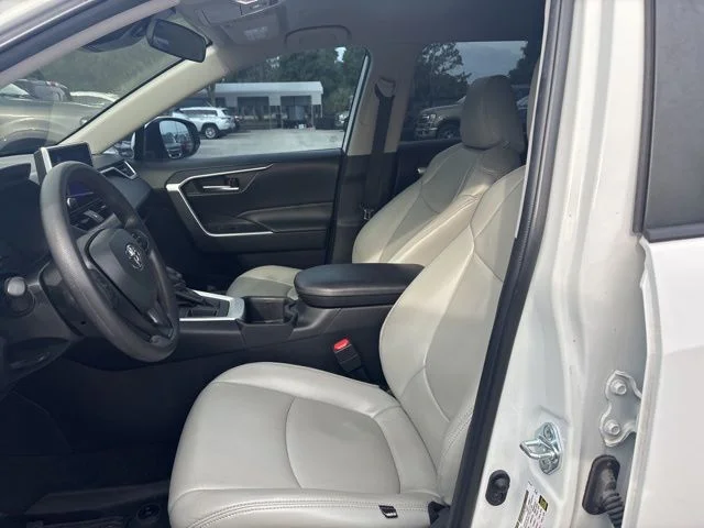 Used 2023 White Toyota XLE image 9