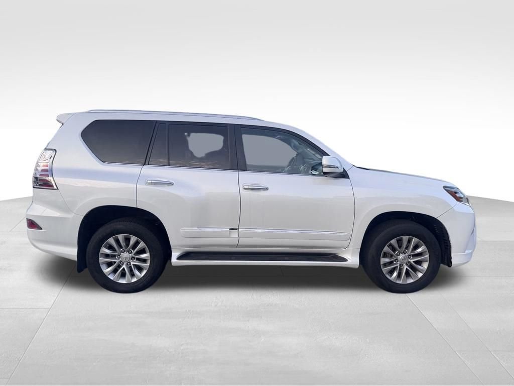 Used 2016  Lexus 460 image 2