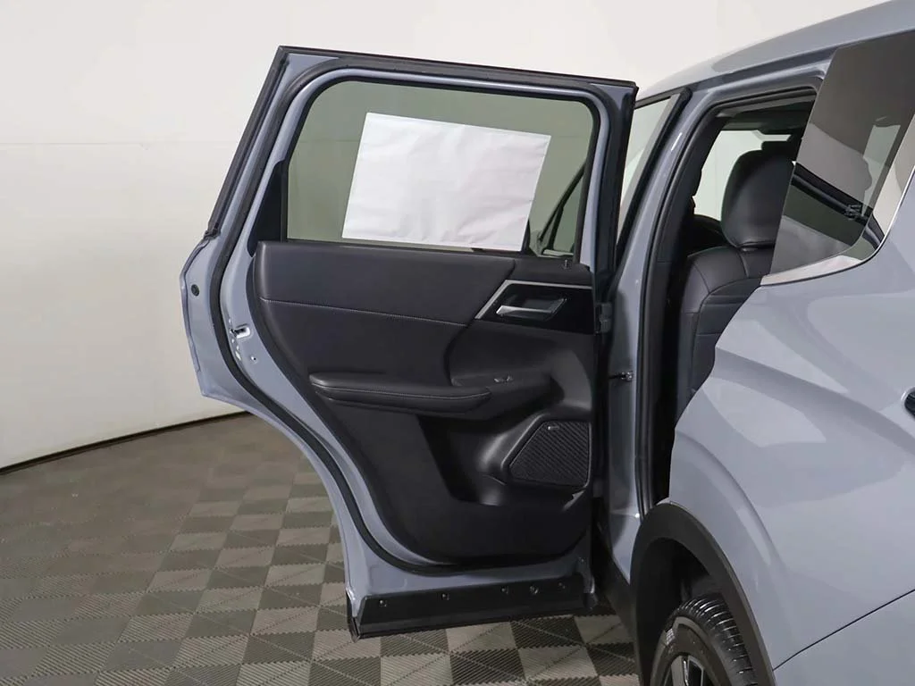 New 2026 Gray Mitsubishi SE 1.5T 2WD image 23