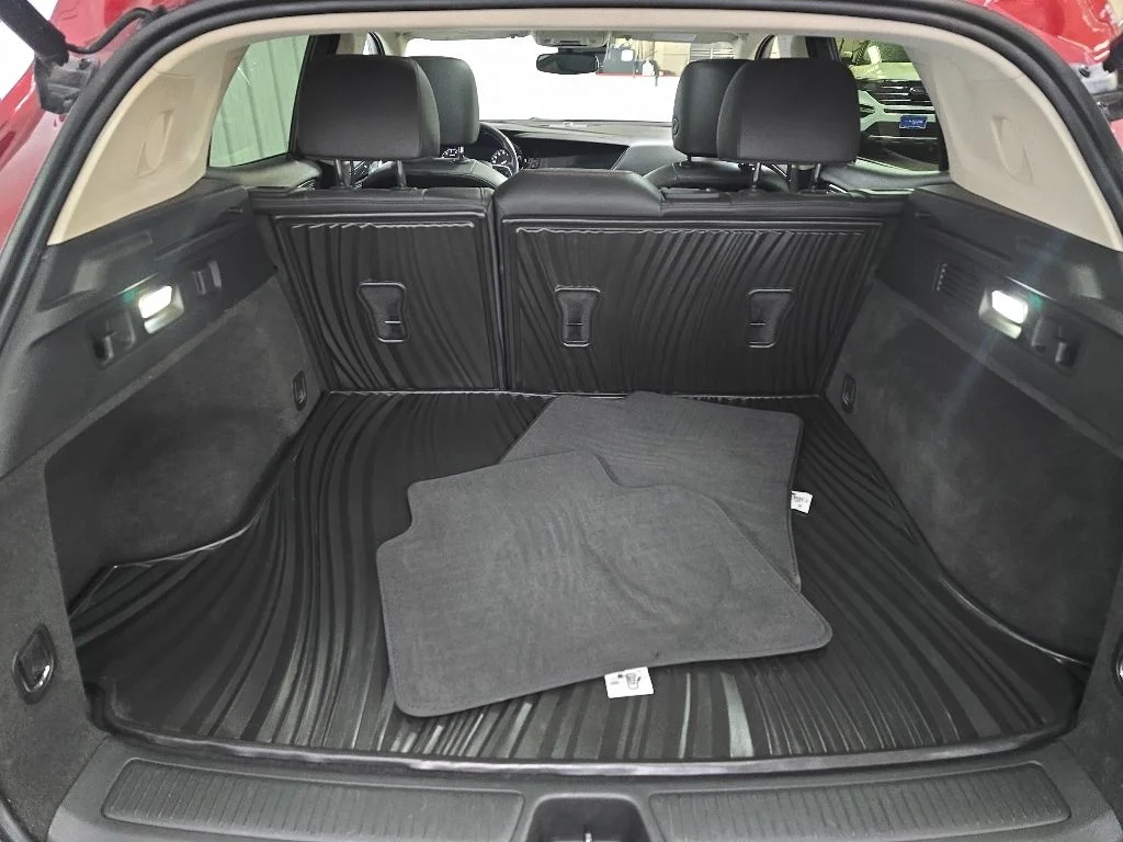 Used 2022 Red Buick Essence image 12