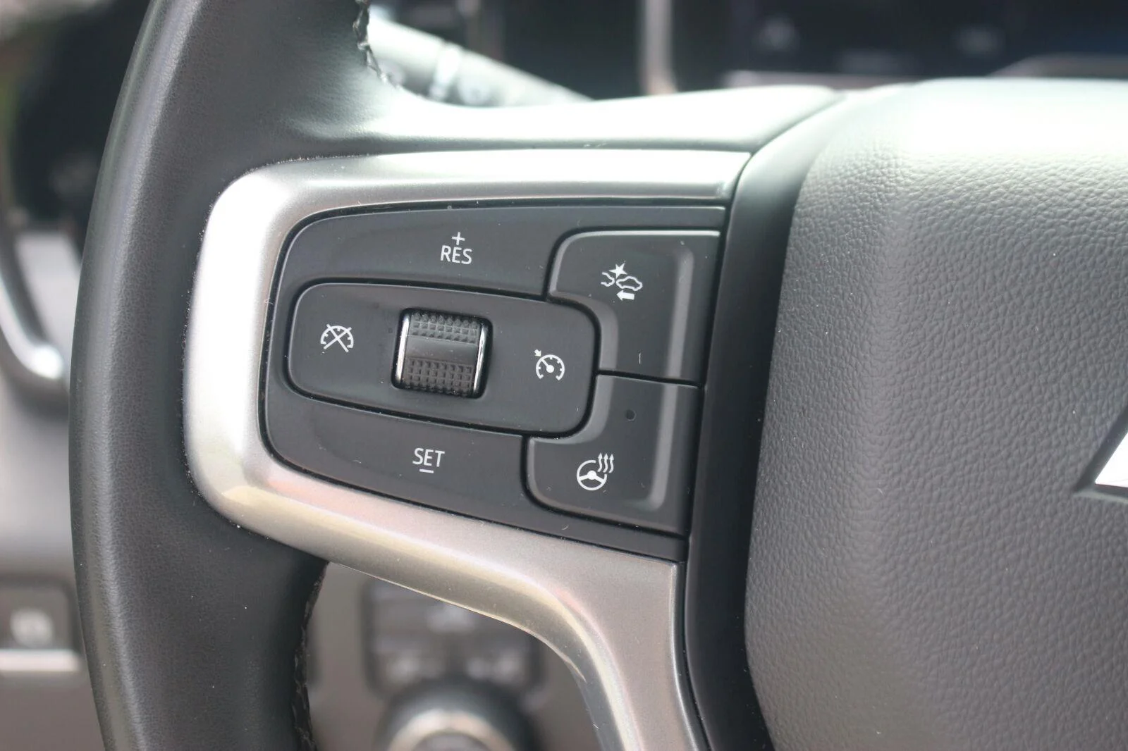 Used 2025 Cypress Gray Chevrolet LT image 23