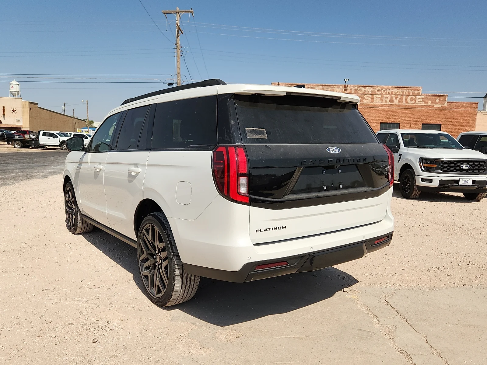 New 2027 Star White Metallic Tri-Coat Ford Platinum image 5