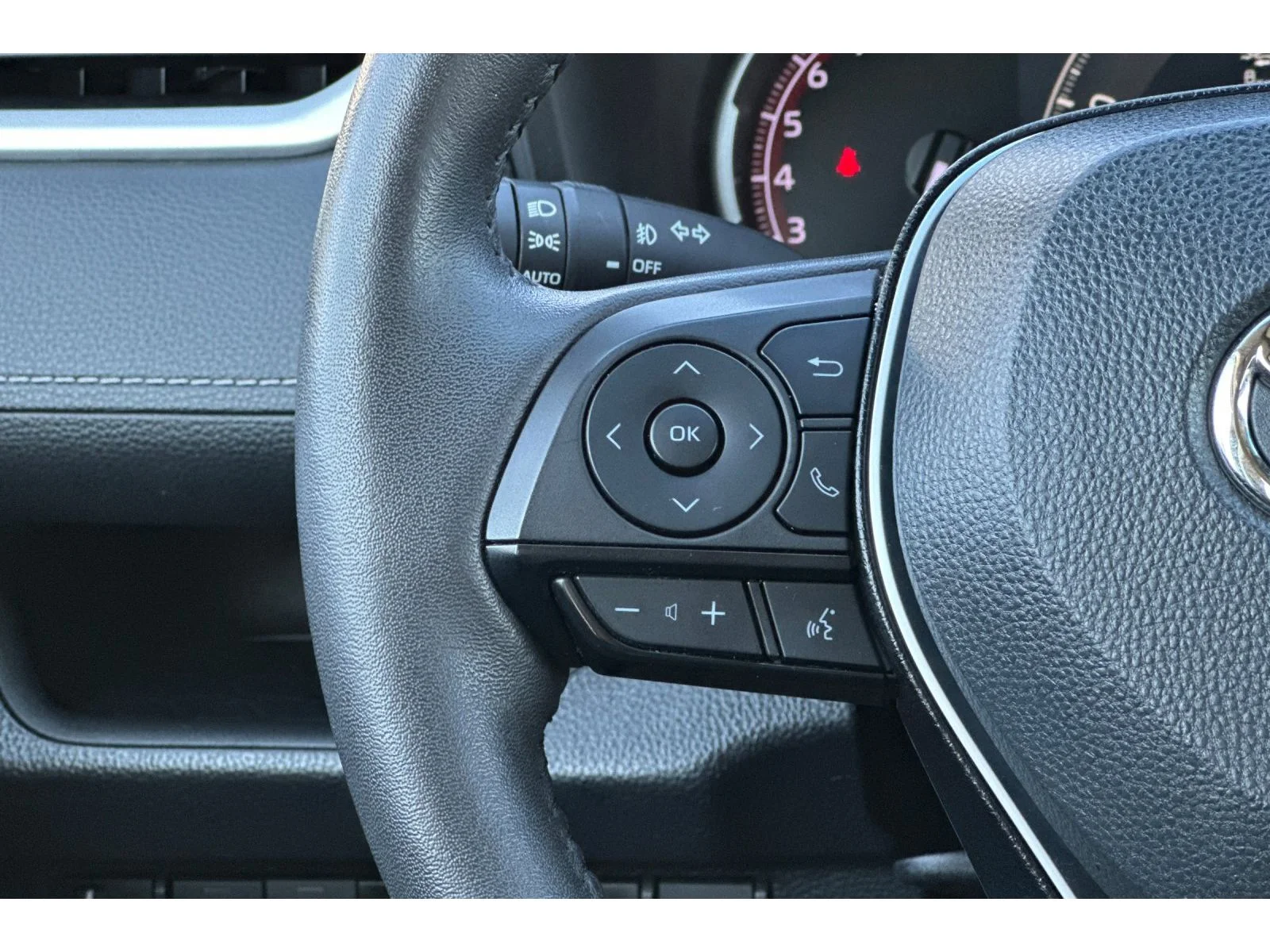 Used 2023 Magnetic Gray Metallic Toyota XLE Premium image 37