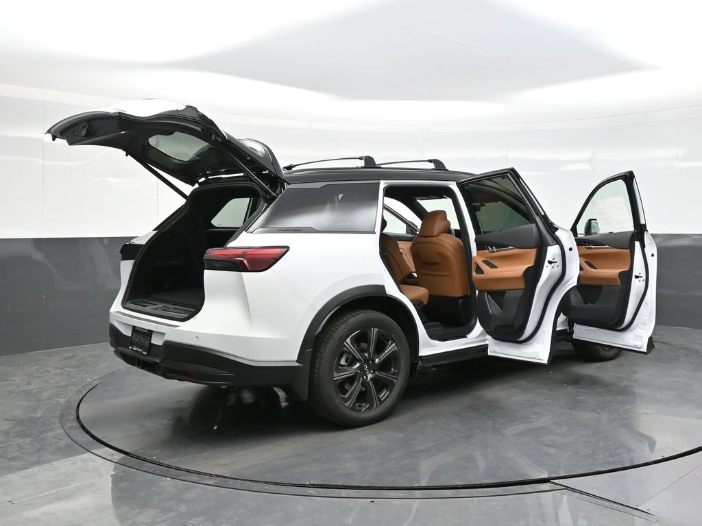New 2027 2T RAD WHT INFINITI Autograph AWD image 54