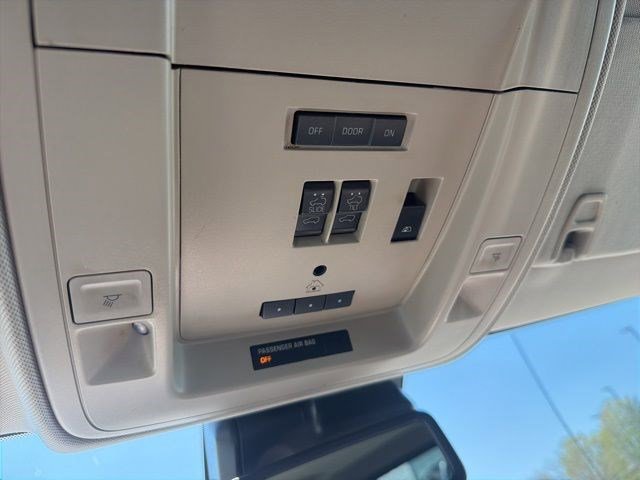 Used 2015 White Diamond Tricoat GMC Denali image 30
