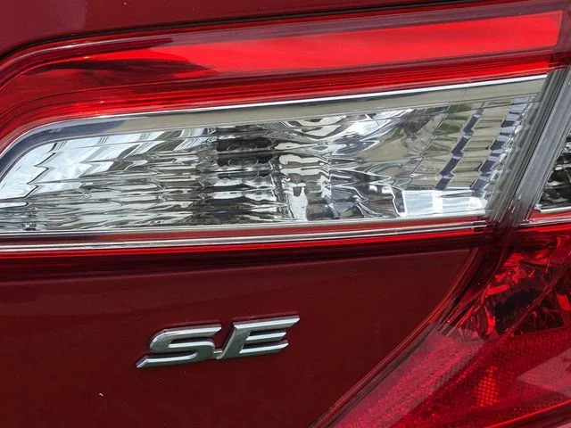Used 2014 Barcelona Red Metallic Toyota SE image 6