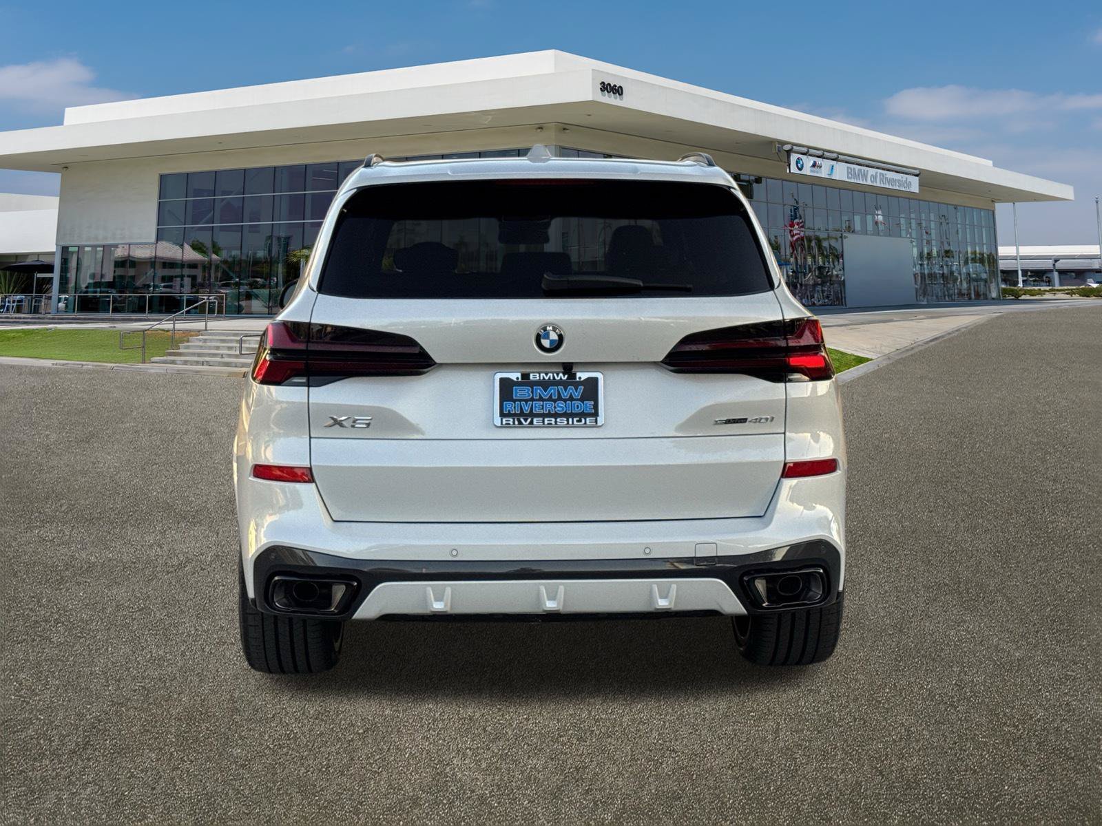 New 2026 Mineral White Metallic BMW sDrive40i image 8