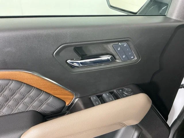 Used 2024 White GMC Denali image 14