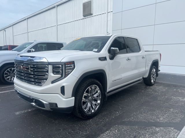 2023 GMC Sierra 4WD Crew Cab Short Box Denali's photo
