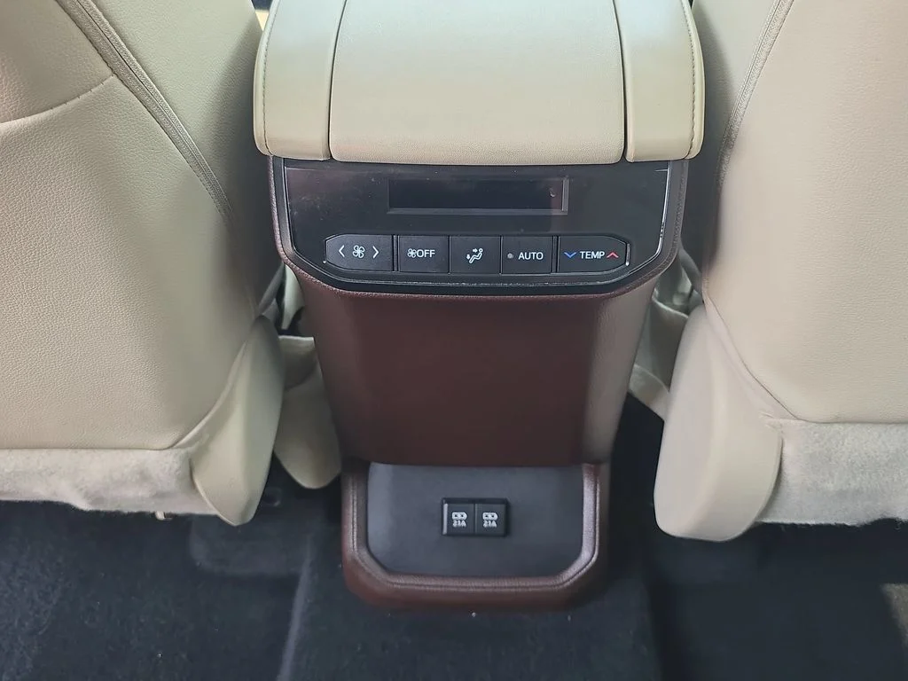Used 2021  Toyota XLE image 33